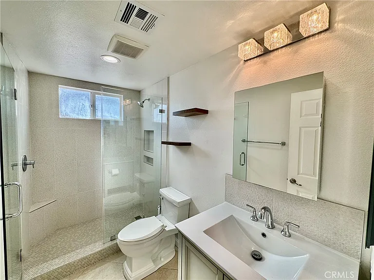 18572 Avolinda Dr — Photo 27