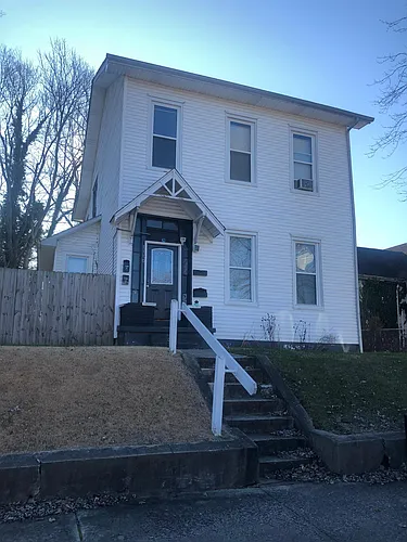 1110 E Oak St Photo 1