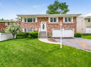 20 Lorri Ln, Yonkers, NY 10710