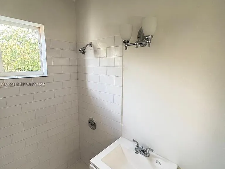 1000 Biarritz Dr #3 — Photo 4