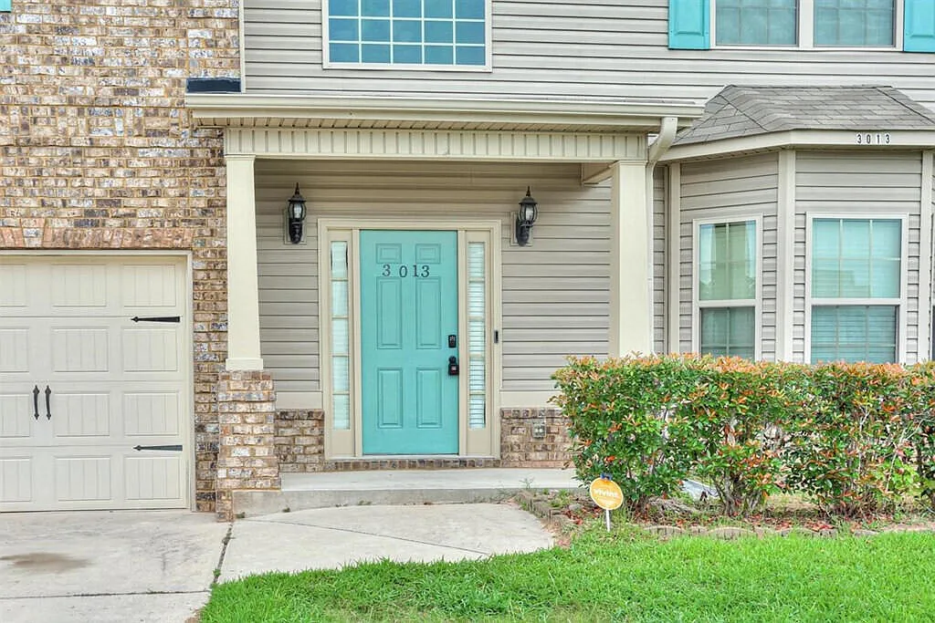 4 bed, 2.5 bath, 3024 sqft, $2,150 — Photo 2