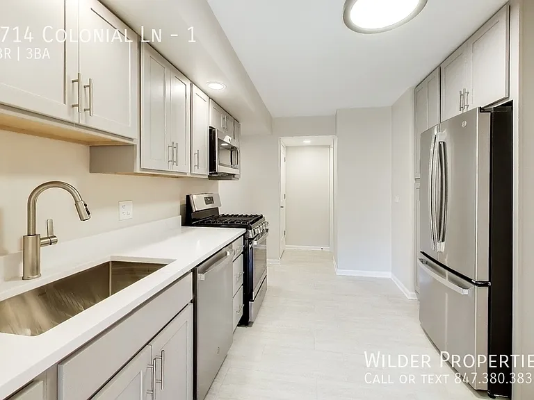 1714 Colonial Ln #1 — Photo 11