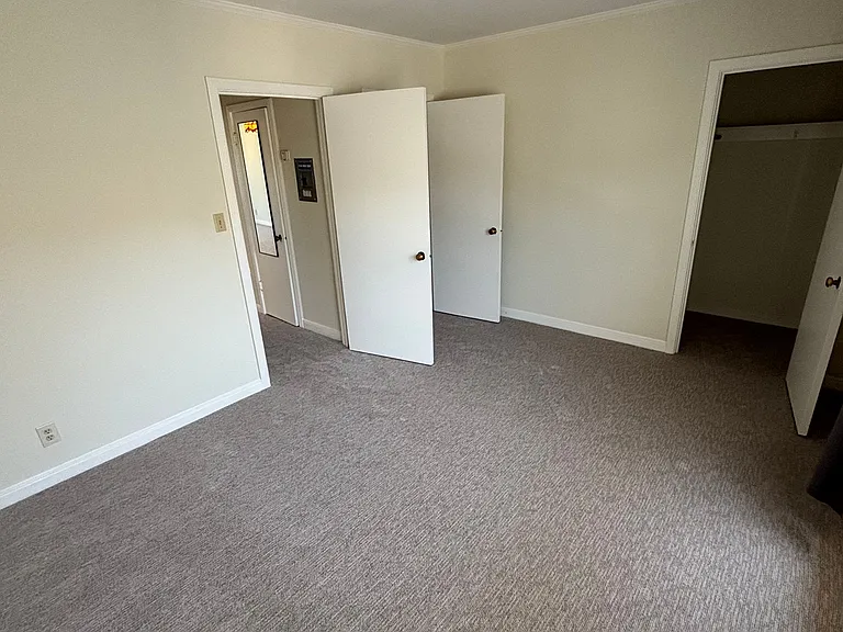 1031 Noel Dr #E — Photo 8