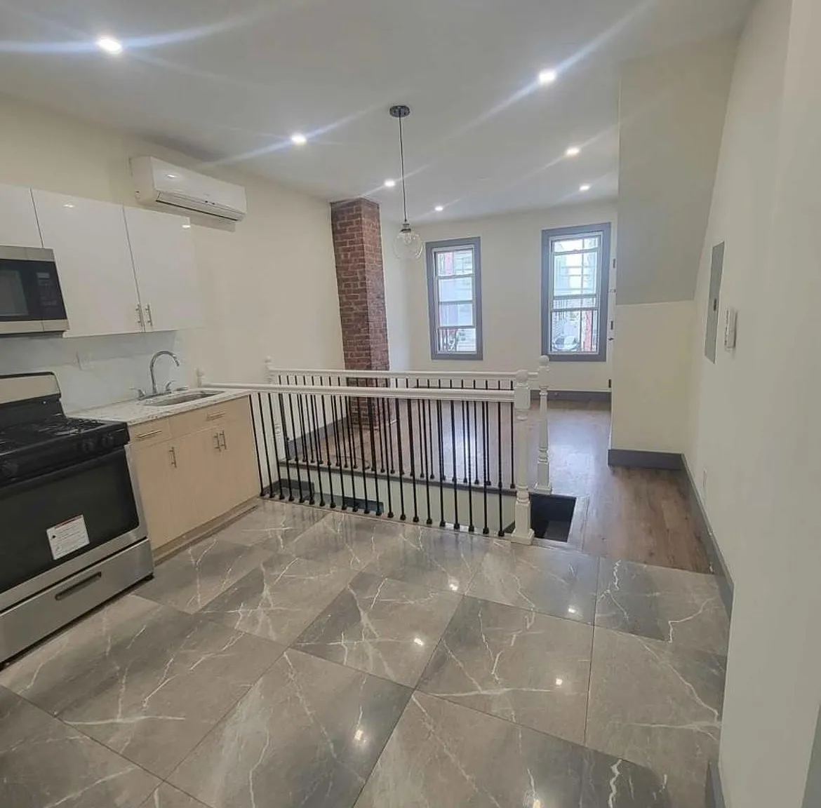 3 bed, 2480 sqft, $2,500 — Photo 3