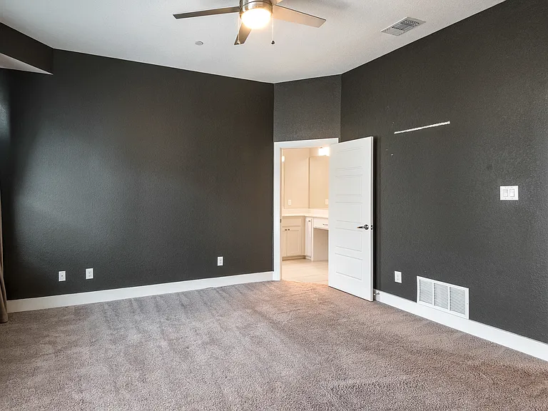 2133 Lovedale Ave #204 — Photo 11