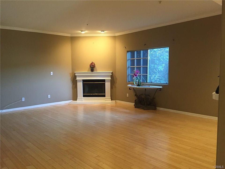 1st image of 912 Arcadia Ave Unit 10
