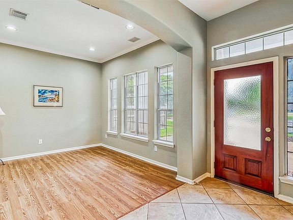 4th image of 6102 Breezy Hollow Ln
