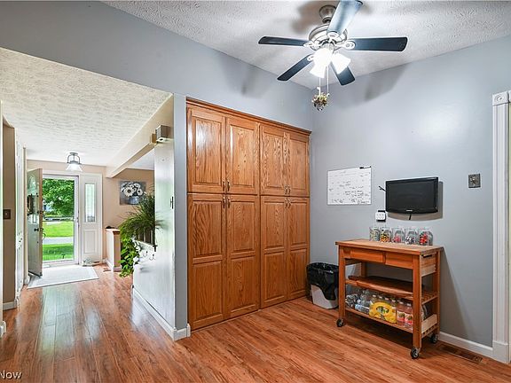 5th image of 8441 Carriage Hill Dr NE