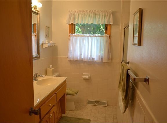 4th image of 2543 Saratoga Dr
