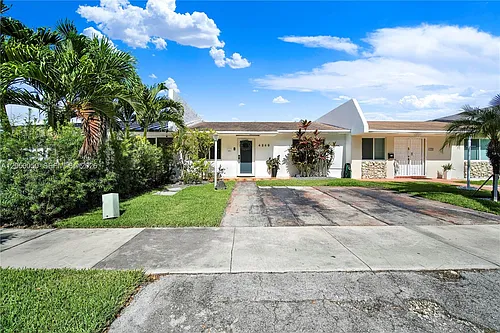 4260 SW 68th Ct Photo 1