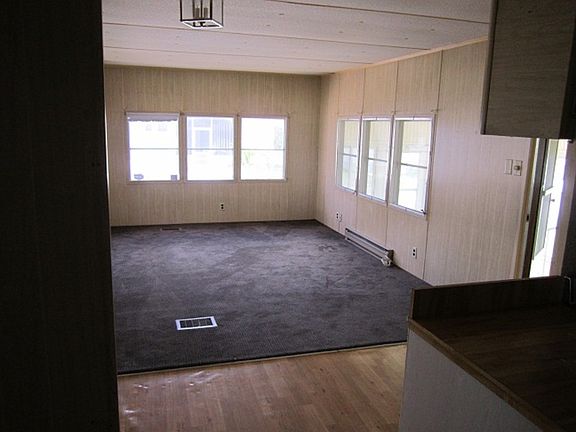4th image of 205 Elburg Dr