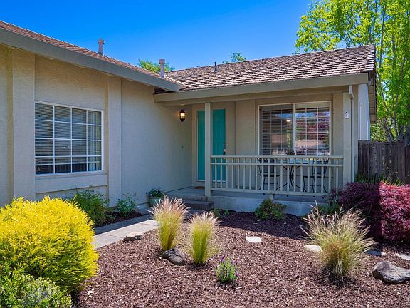 3rd image of 939 Foothill Drive