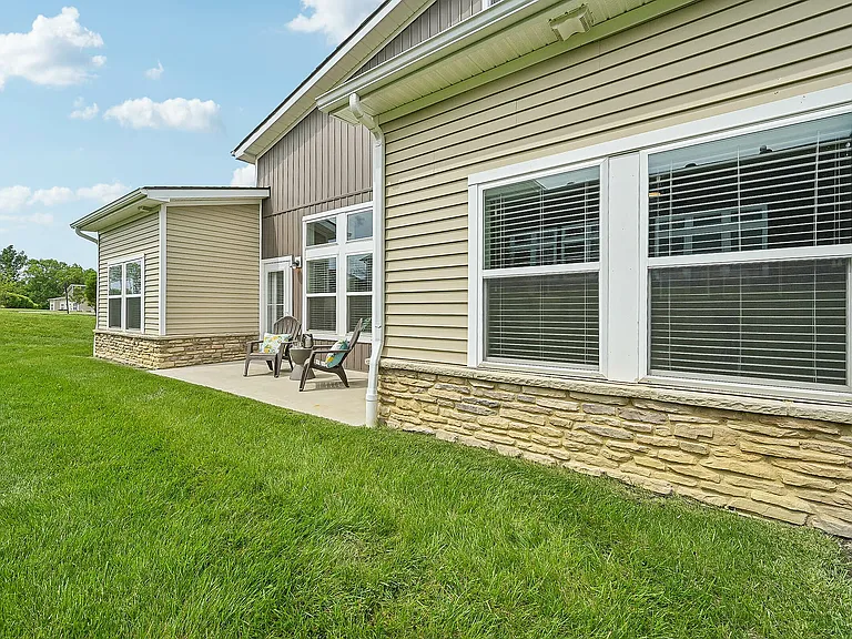 Redbud Commons — Photo 39