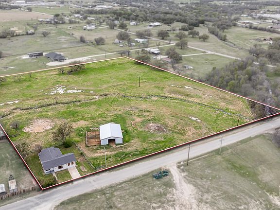 3rd image of 500 Tolar Cemetery Rd