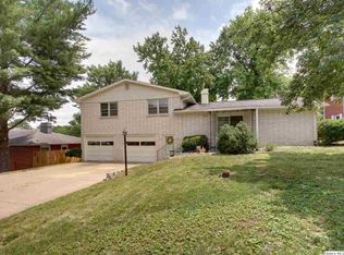 1819 Hilltop Dr, Quincy, IL 62305