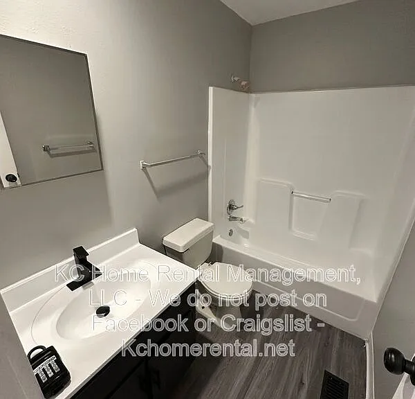 1615 Jackson Ave — Photo 9