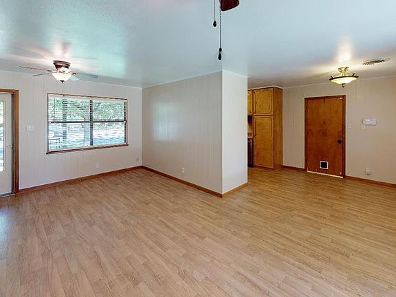5th image of 619 Bluebonnet St