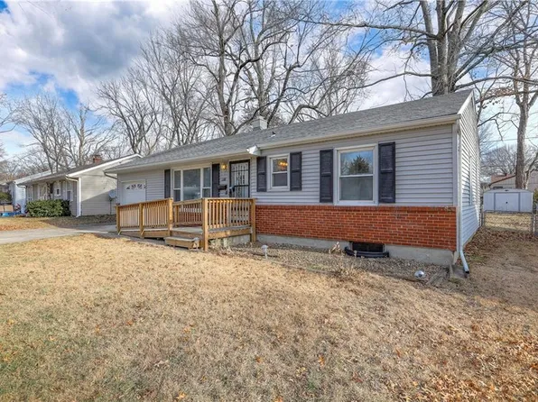 8911 E 74th St, Raytown, MO 64133