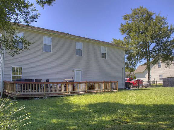 4th image of 210 Slow Waters Dr