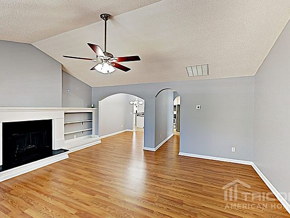 2nd image of 884 Summit Park Trl
