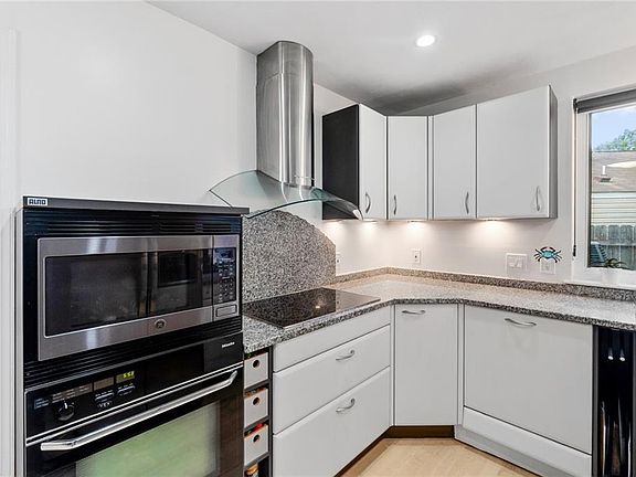 5th image of 5104 Earlston Ln