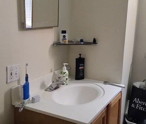 3rd image of 818 W Dakin Street # Fl 3rd