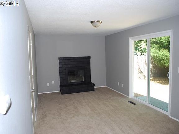 4th image of 718 NE 4th Ave