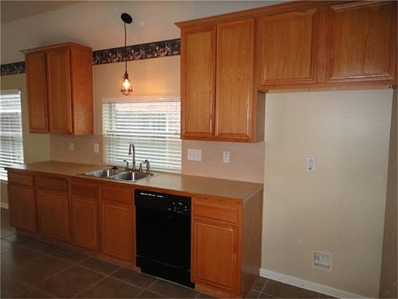 4th image of 301 Green Cedar Dr