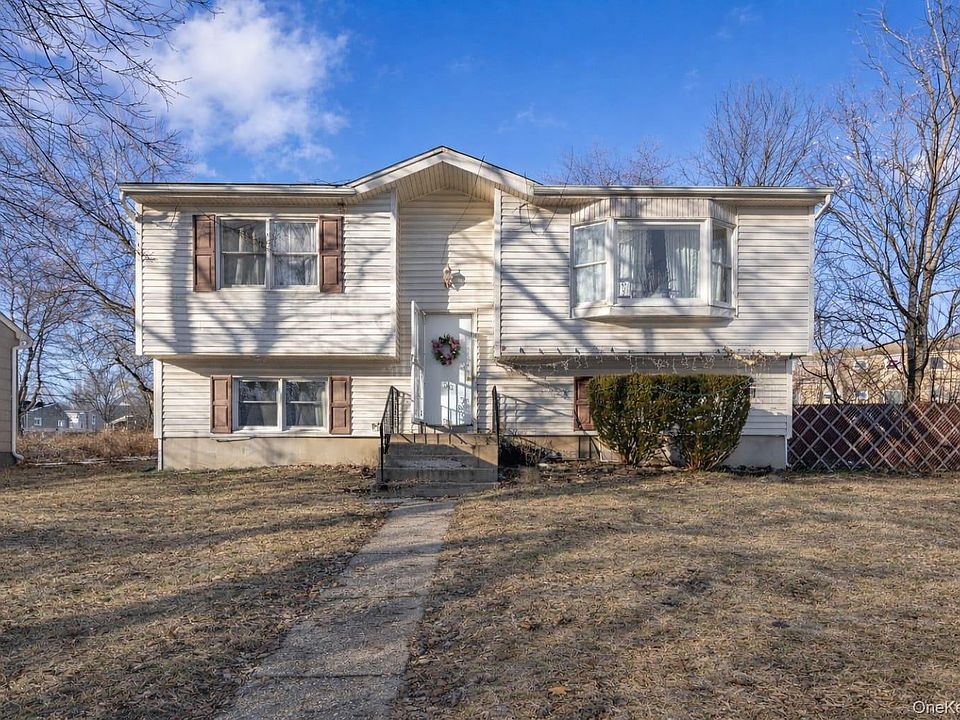 1st image of 10 Valley Drive