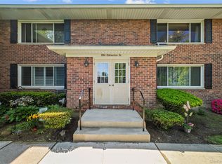 234 Edmunton Dr APT J12, North Babylon, NY 11703