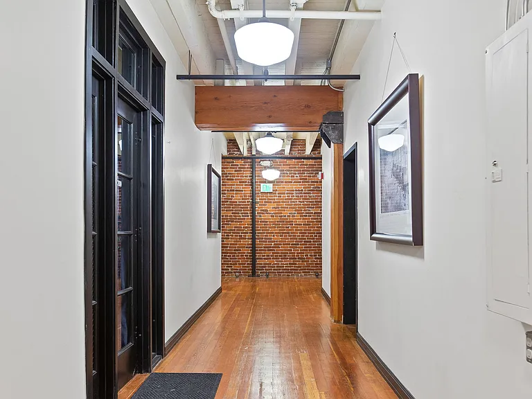 1306 NW Hoyt St #207 — Photo 13