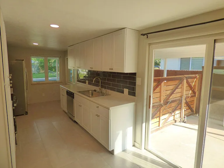 1543 S Hudson St — Photo 6