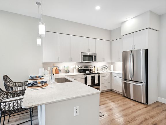 4th image of 15024 N 90th St #113