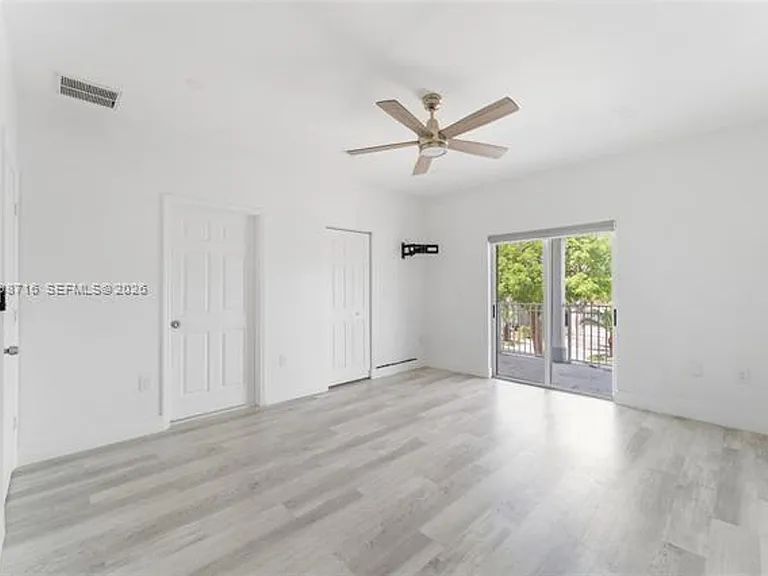 379 NE 31st Ave — Photo 16