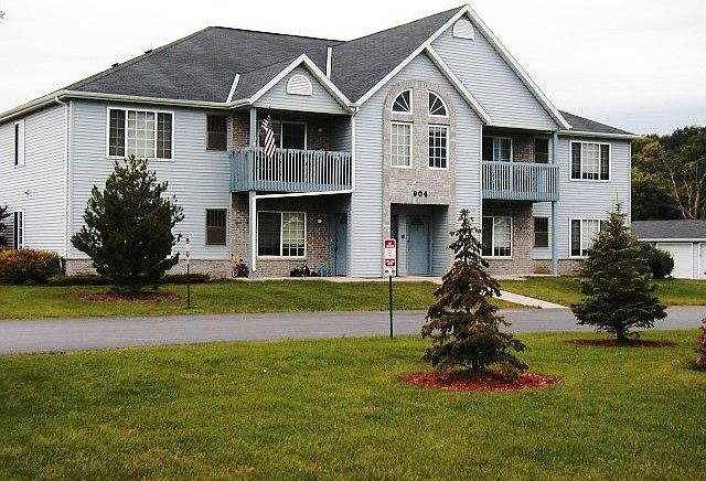 1st image of 904 Fox Creek Dr #3