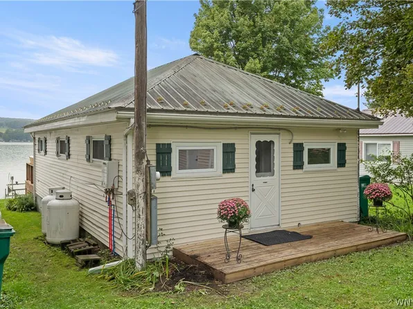 4380 Lakeshore Dr, Castile, NY 14427