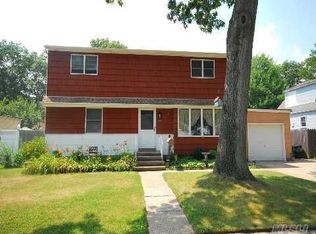136 Charles Ave, Massapequa Park, NY 11762
