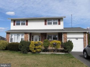 106 Meadowood Dr, Newark, DE 19711