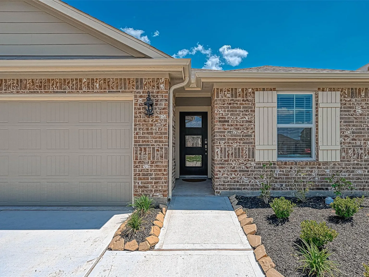 3 bed, 2.0 bath, 1688 sqft, $2,400 — Photo 4