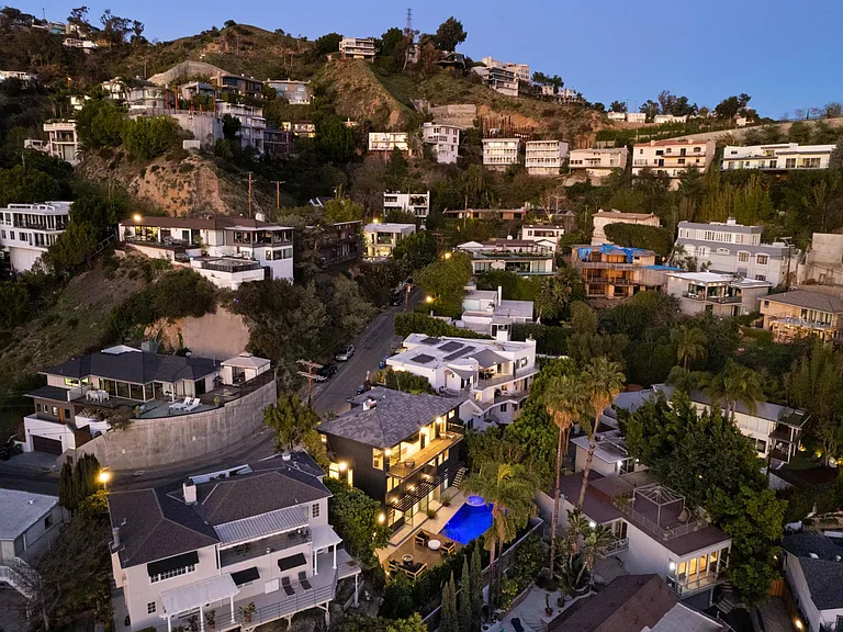 Beautiful villa nestled in the famous Sunset Plaza