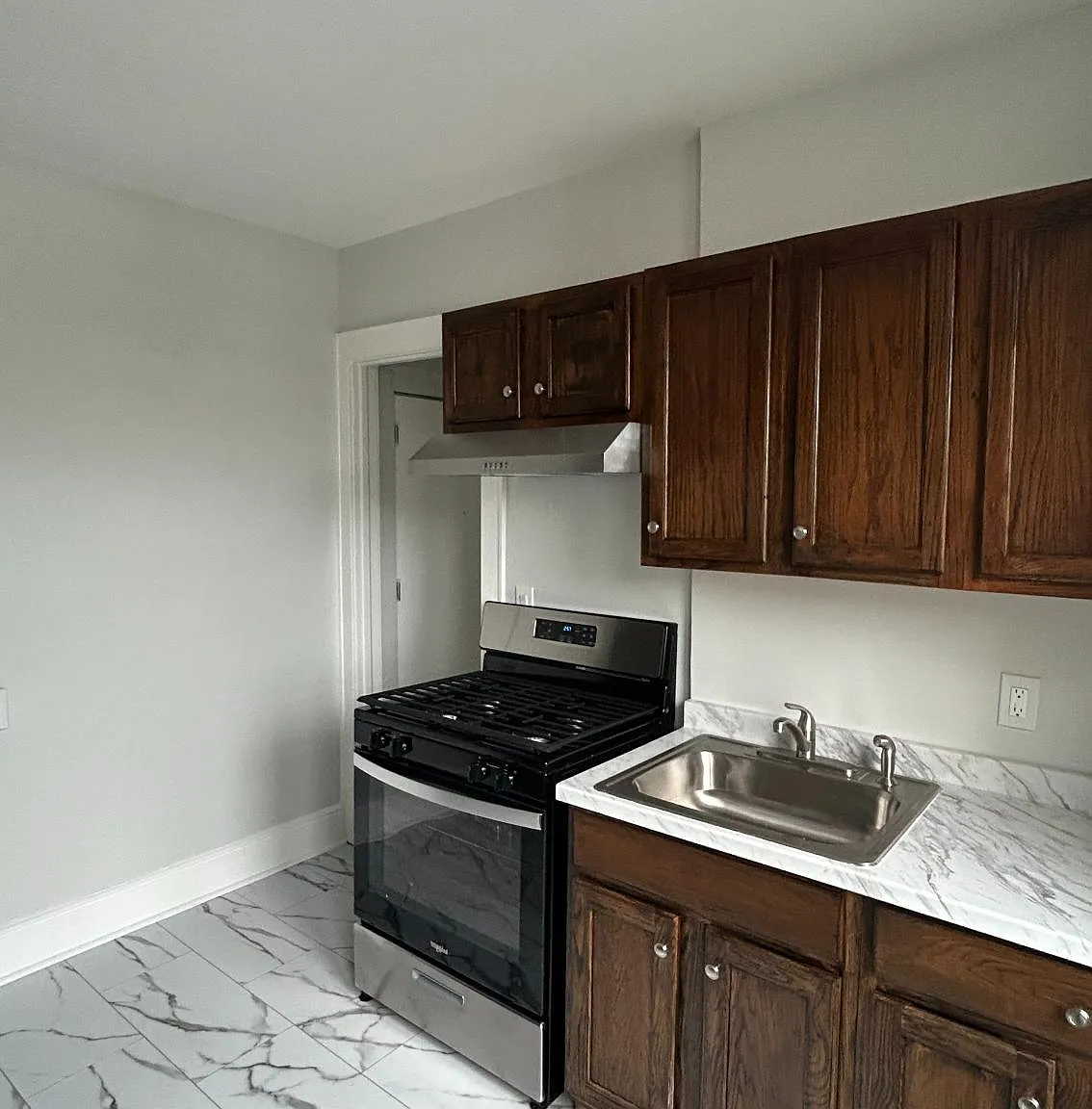 West Clinton Apartments — Photo 1