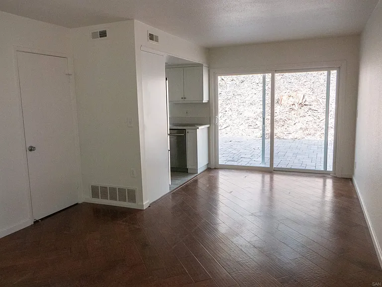 4258 Robbins St — Photo 7