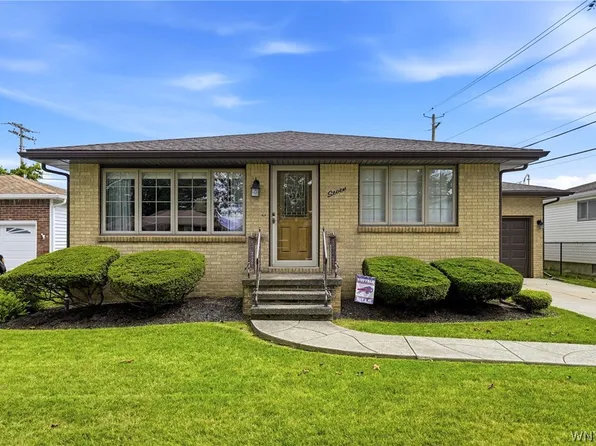 7 Penwood Dr, Cheektowaga, NY 14227