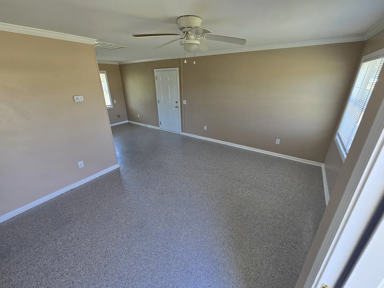 3 bed, 1.5 bath, 1050 sqft, $1,050 — Photo 2