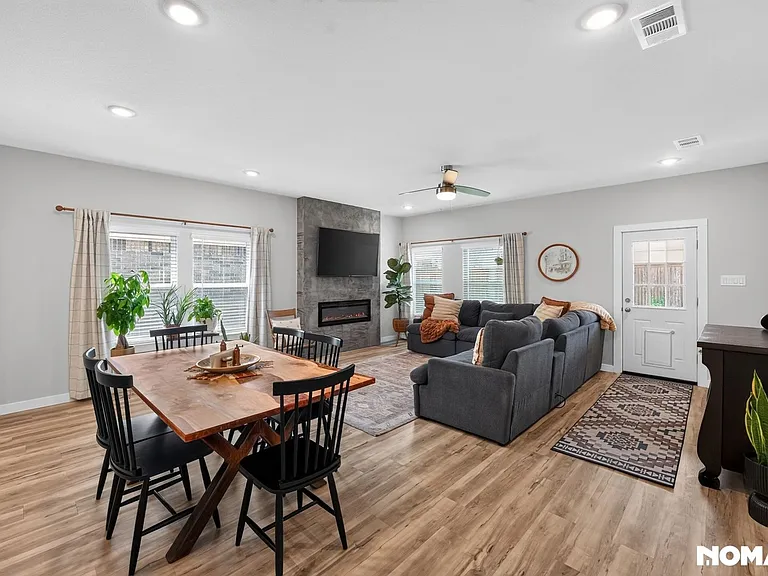 626 Cari Ln — Photo 16