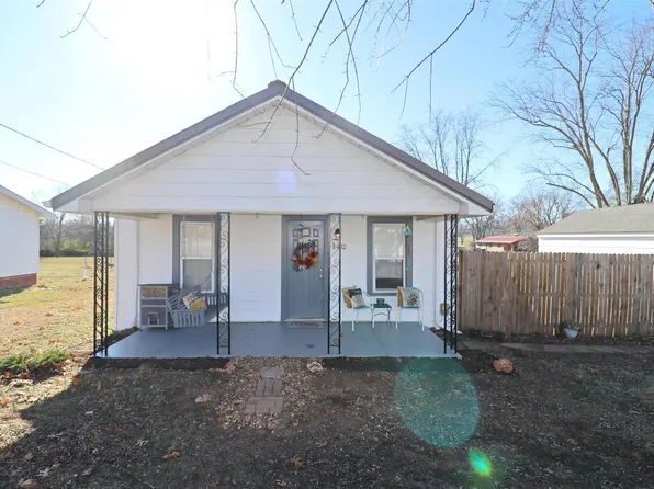 1402 E Chestnut St, Desloge, MO 63601