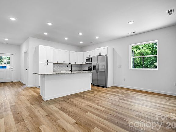 5th image of 41 Tennyson Dr