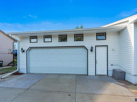 3rd image of 6100 W Westminster Dr