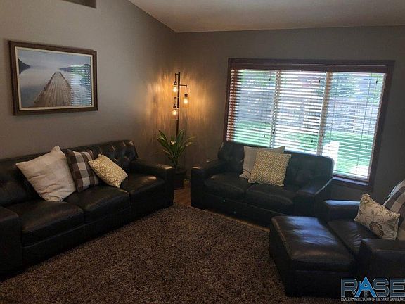 5th image of 418 Claudia Ave