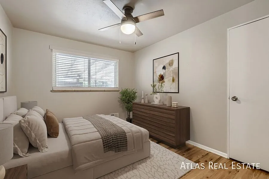 Save $2395 on rent! Private yard! Updated 3-Bedroom Home in Aurora! — Photo 2